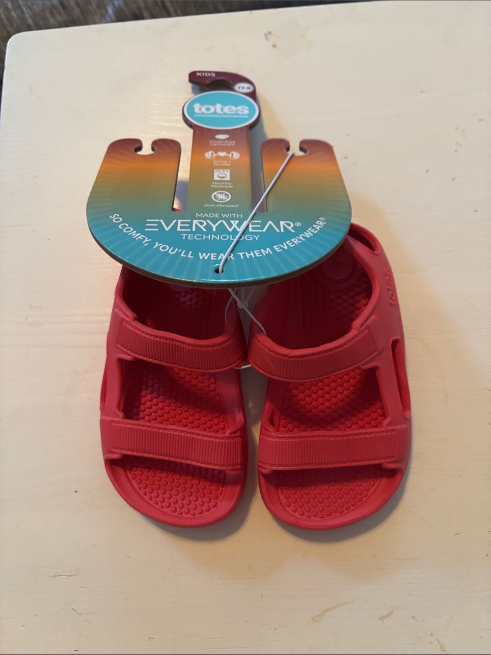 NWT Totes Everyday sandals pink